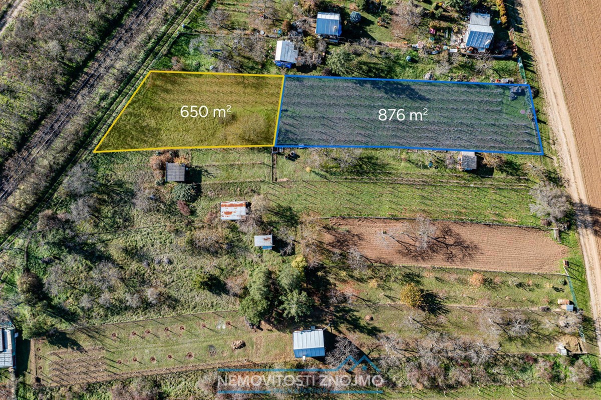 Fotografie 1 - Prodej pozemku · Zahrada · 879 m²