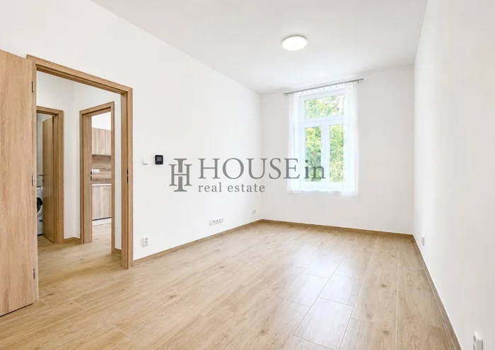 Căn hộ cho thuê · 2+kk · 39 m²
