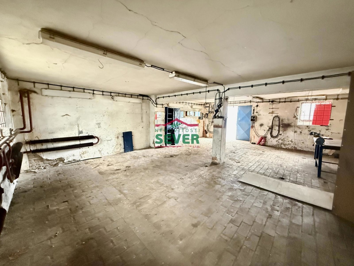 Commercial property for rent · Car service