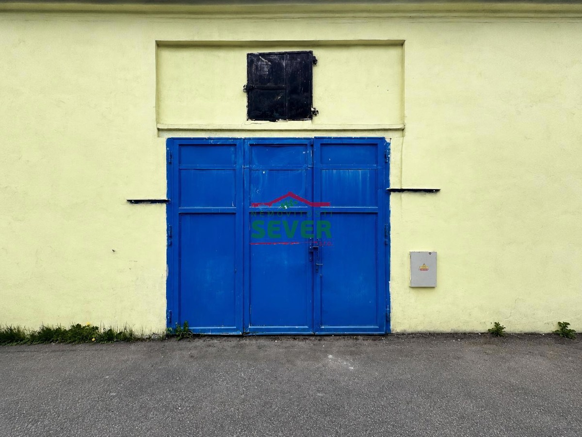 Commercial property for rent · Car service