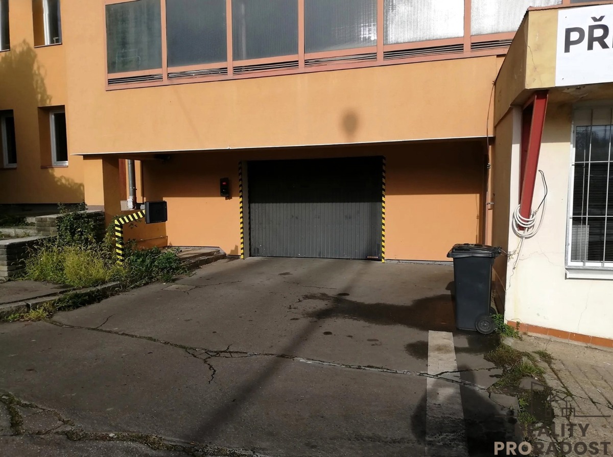 Garage cho thuê · 18 m²