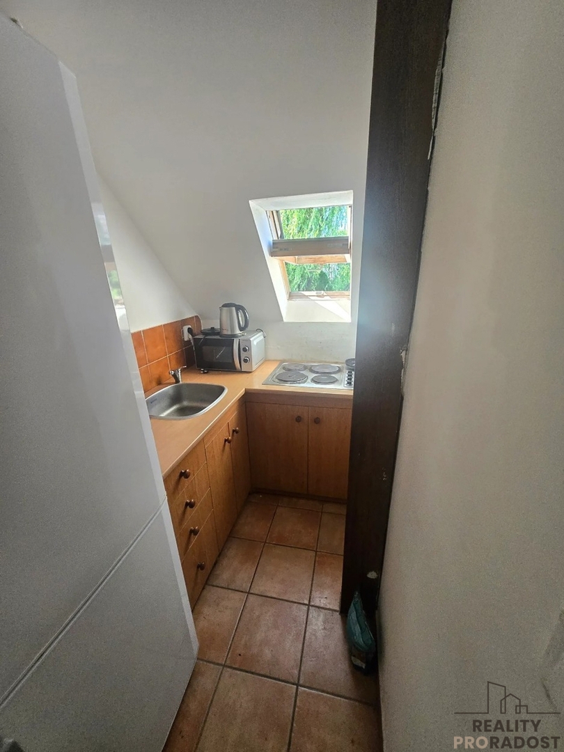 Fotografie 2 - Pronájem pokoje · 9 m²