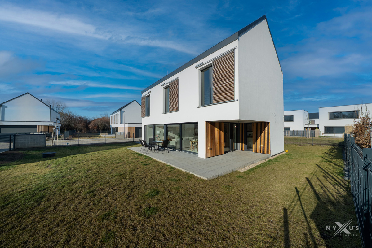Fotografie 1 - Pronájem domu · Rodinný · 169 m² · 5 pokojů