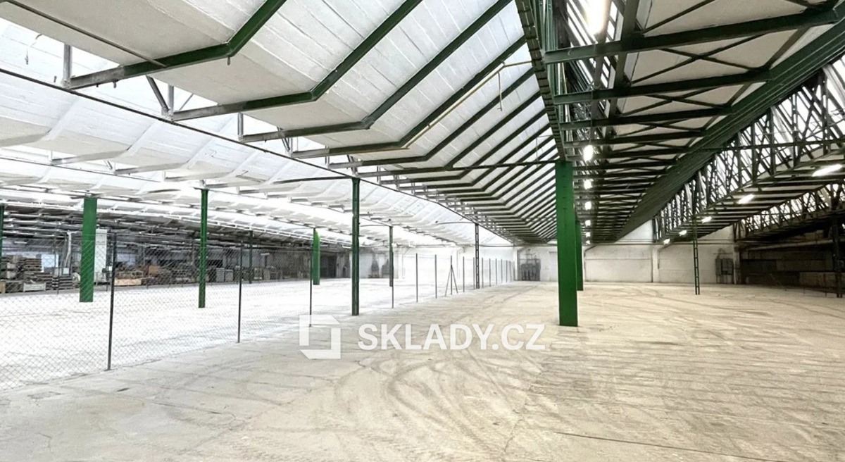 Аренда коммерческой недвижимости · 2 700 m²