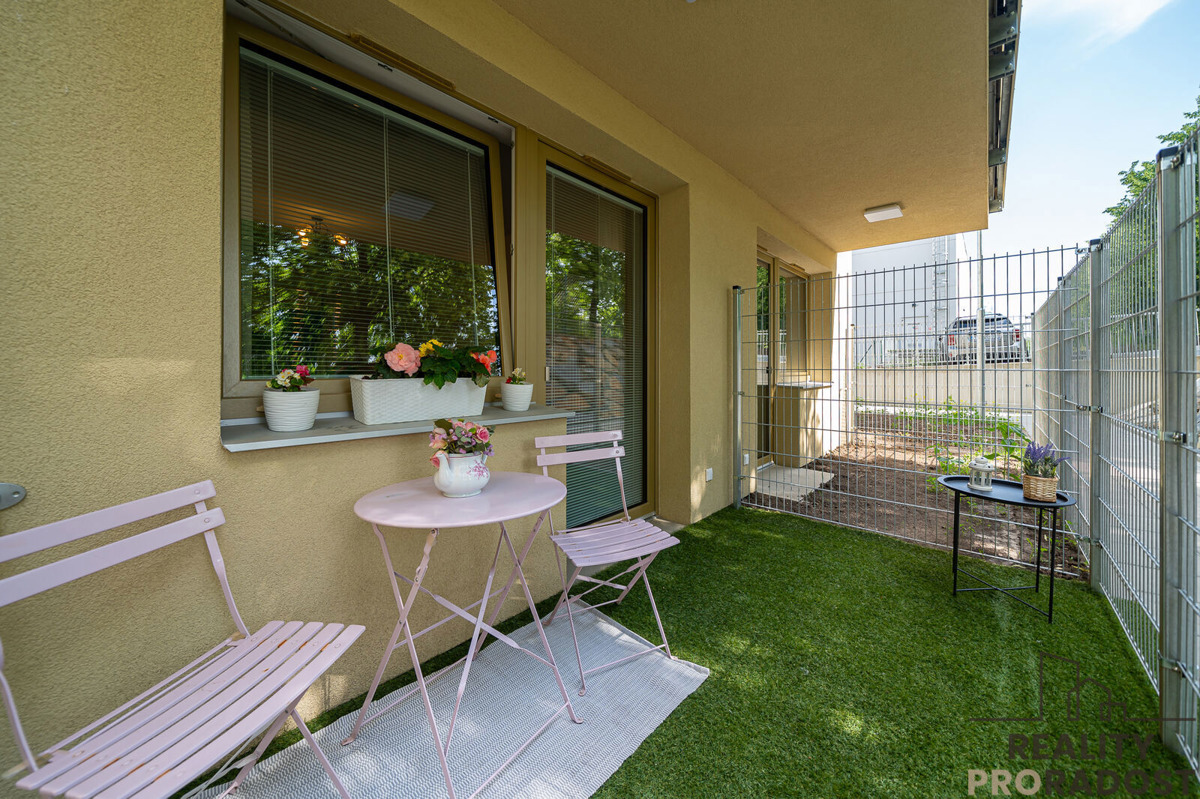 Pronájem bytu · 1+kk · 32 m²