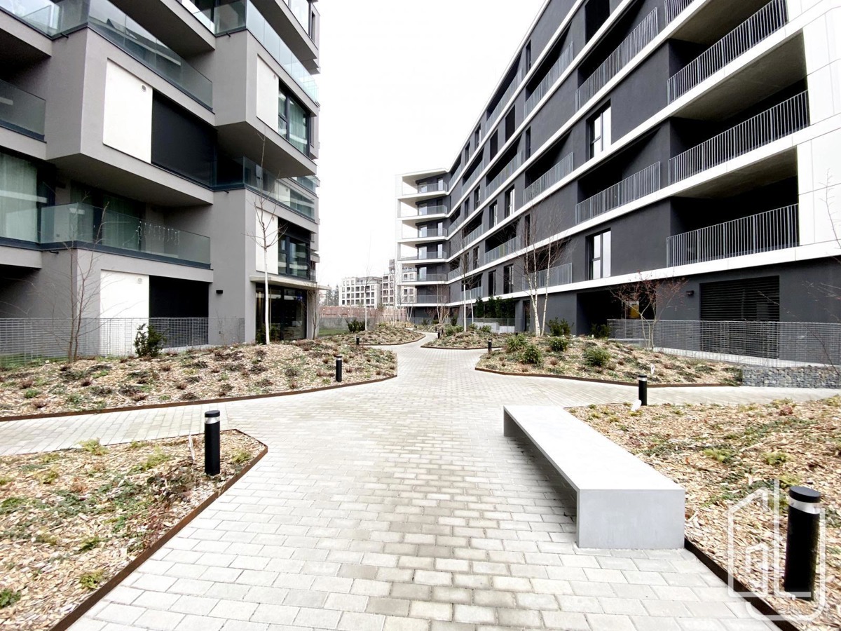 Pronájem bytu · 2+kk · 79 m²