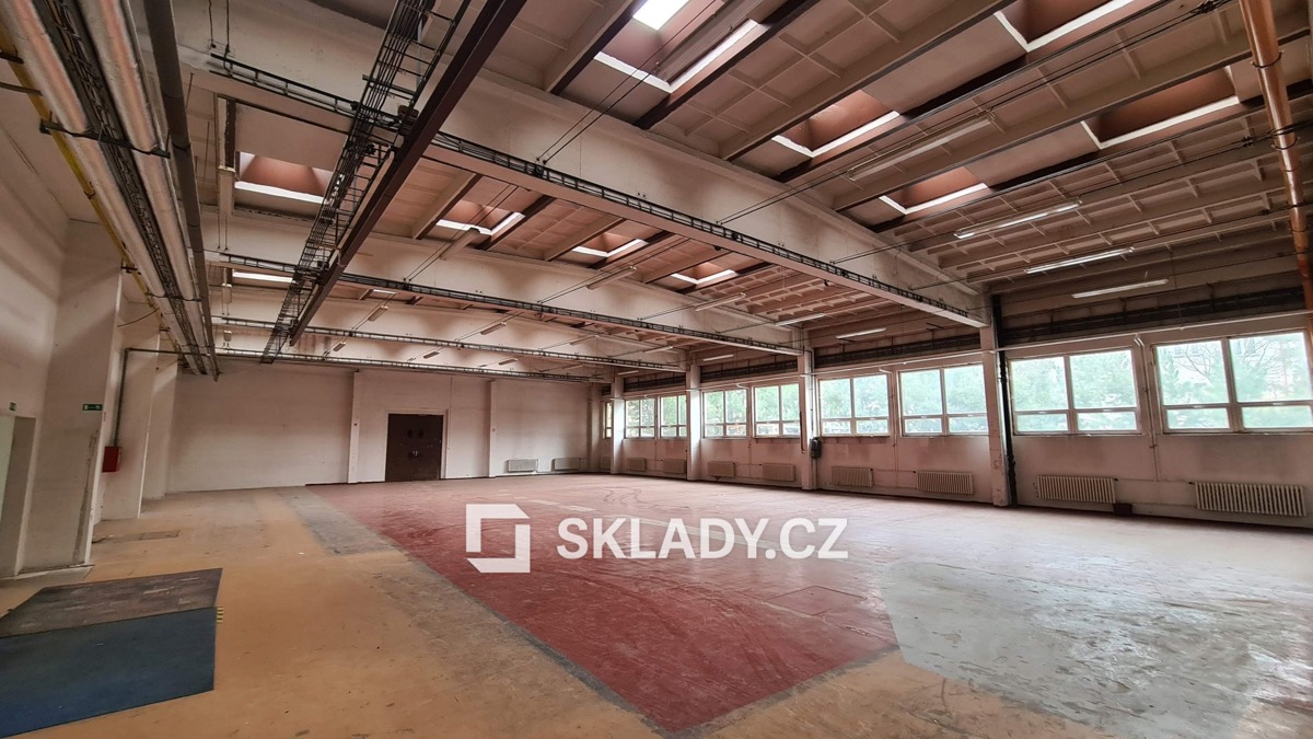 Оренда комерційної нерухомості · 677 m²