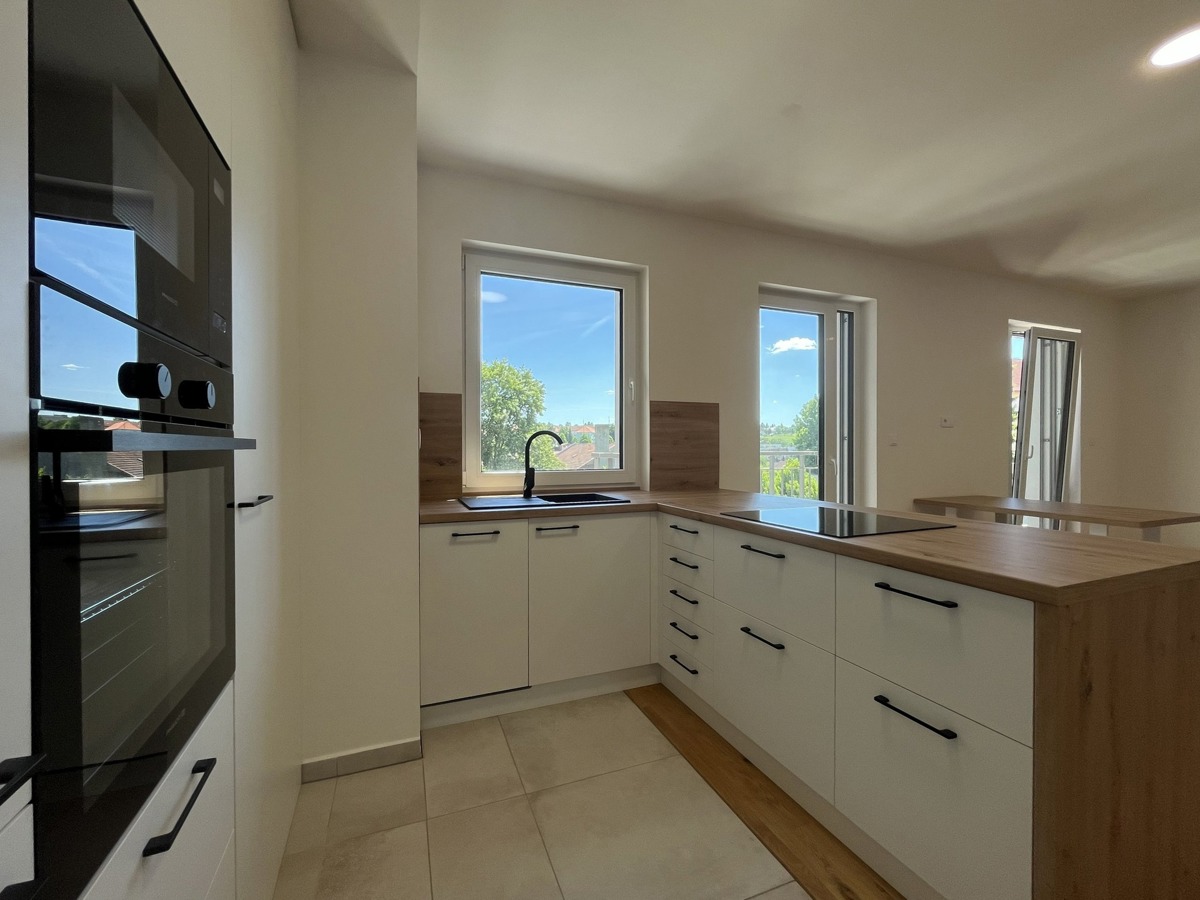 Fotografie 2 - Pronájem bytu · 2+kk · 64 m²