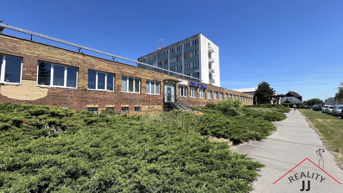 Pronájem komerční nemovitosti · 3 360 m²
