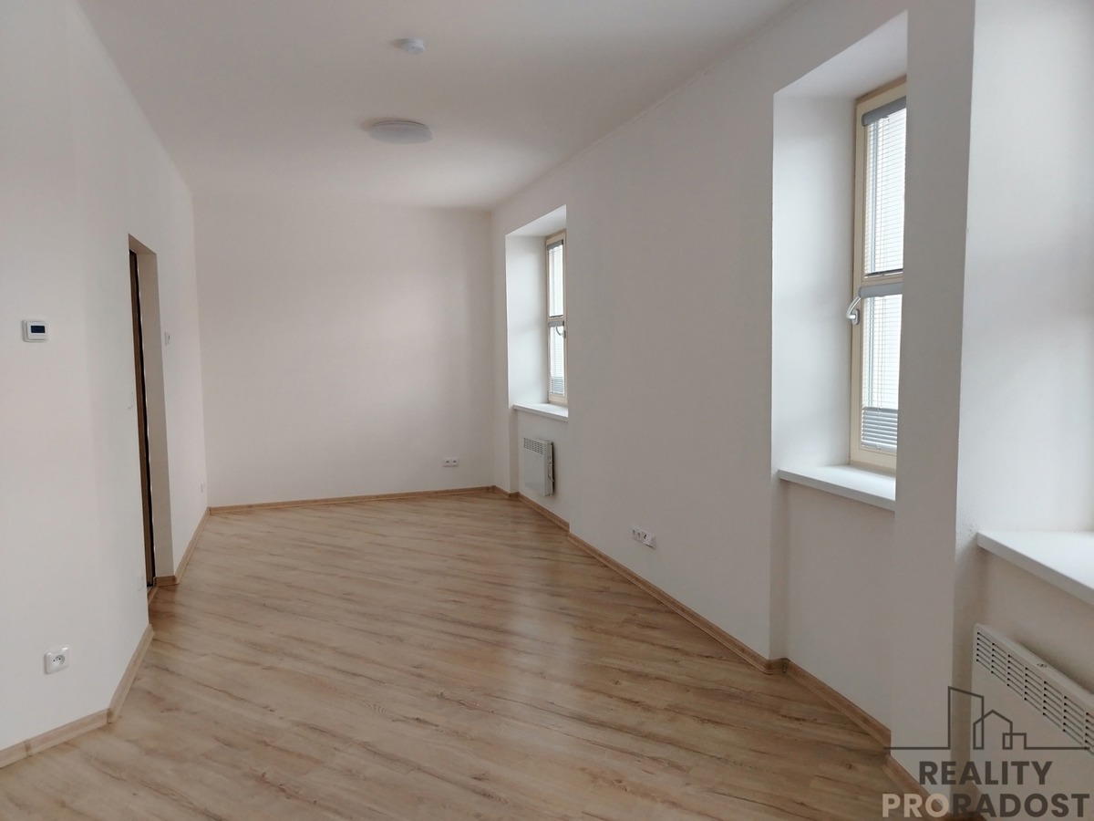 Pronájem bytu · 1+kk · 35 m²