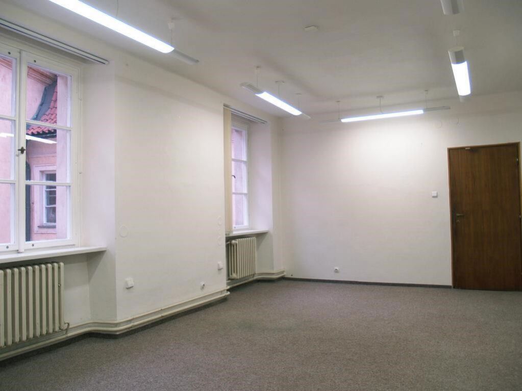 Pronájem komerční nemovitosti · Kancelář · 28 m²