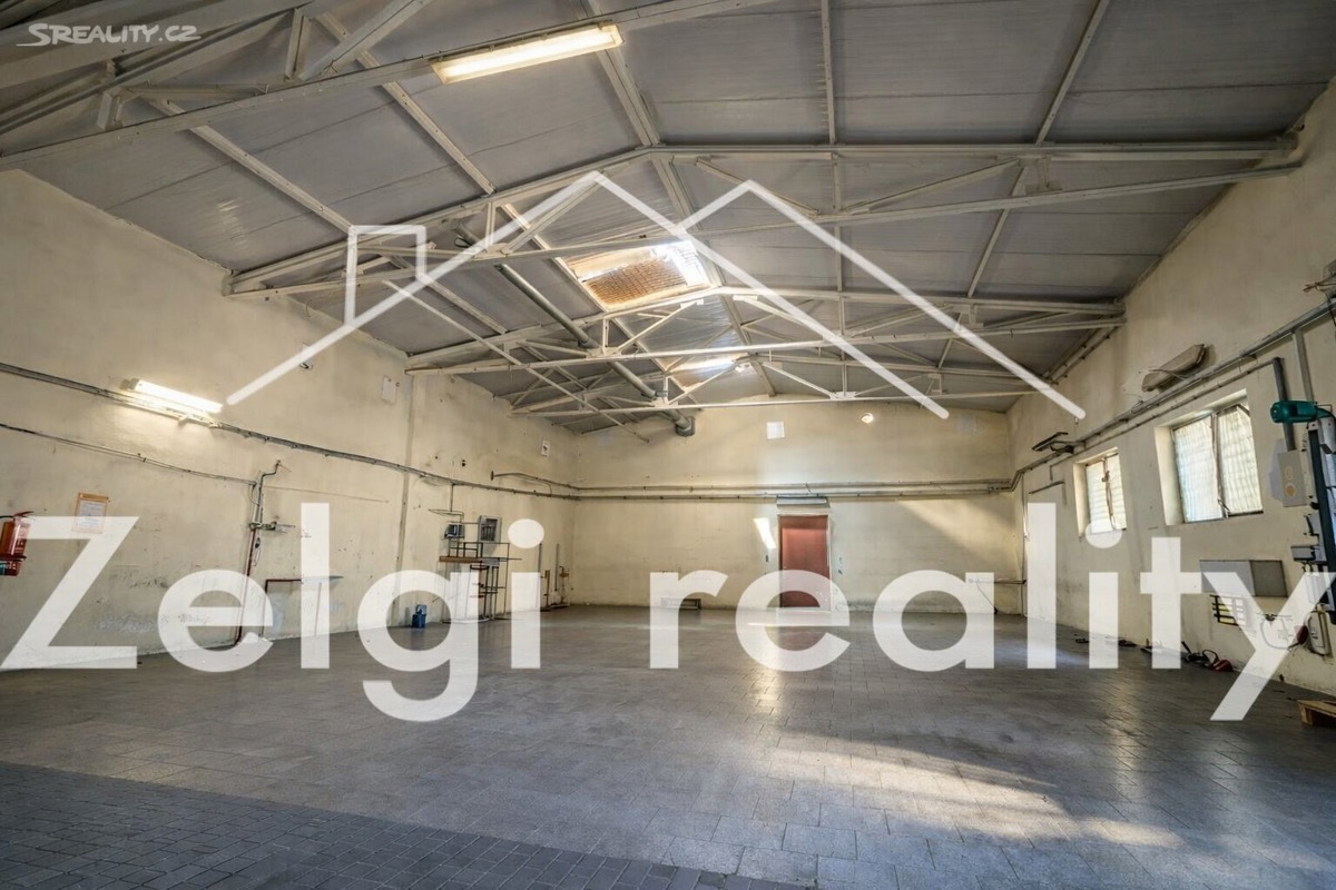 Pronájem komerční nemovitosti · 298 m²