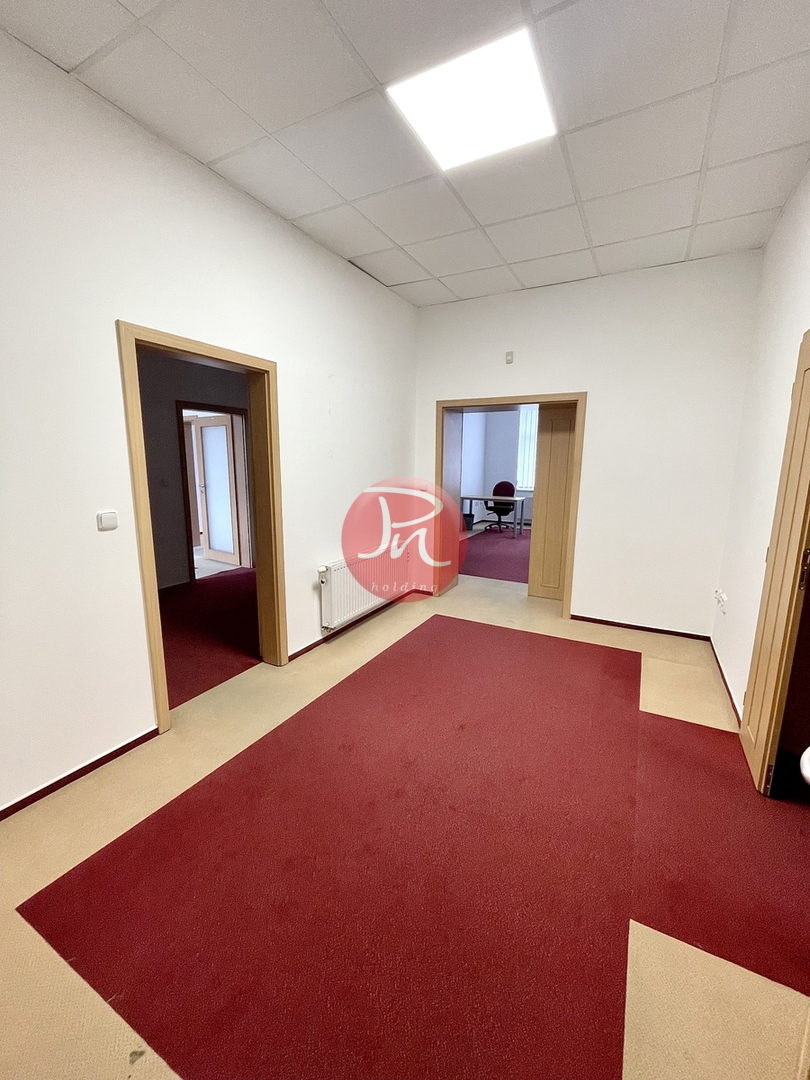 Pronájem komerční nemovitosti · Kancelář · 161 m²