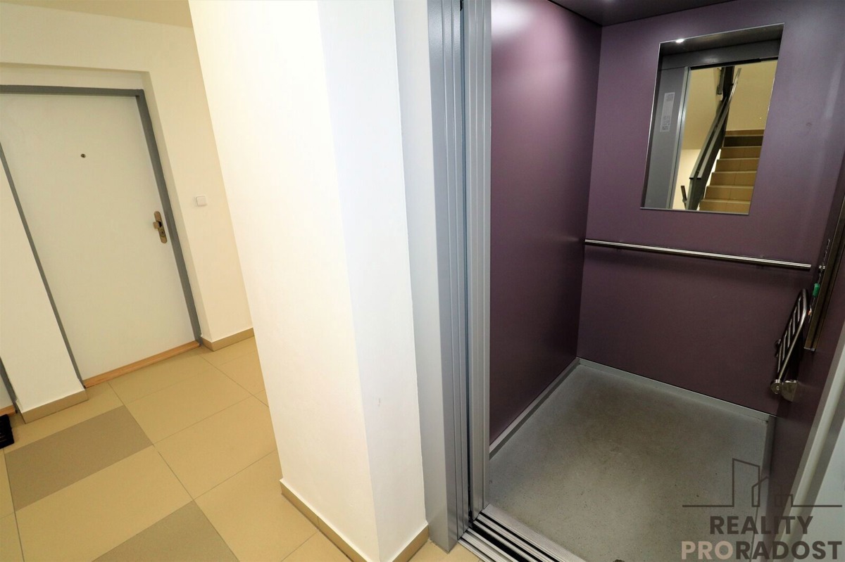 Fotografie 2 - Pronájem garáže · 4 465 m²