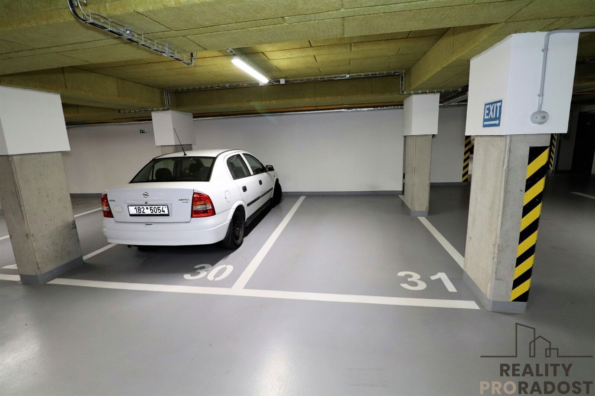 Garage for rent · 4 465 m²