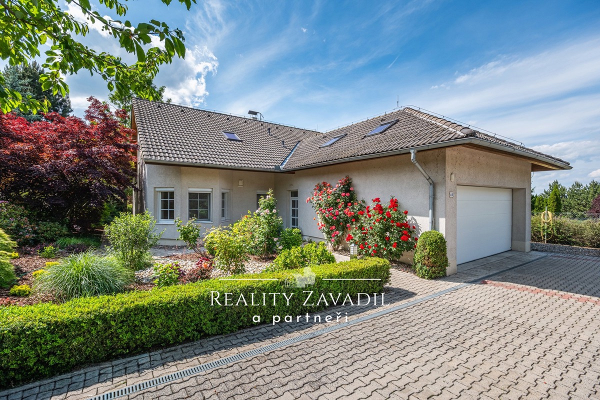 Fotografie 1 - Pronájem domu · Rodinný · 271 m² · 6 pokojů