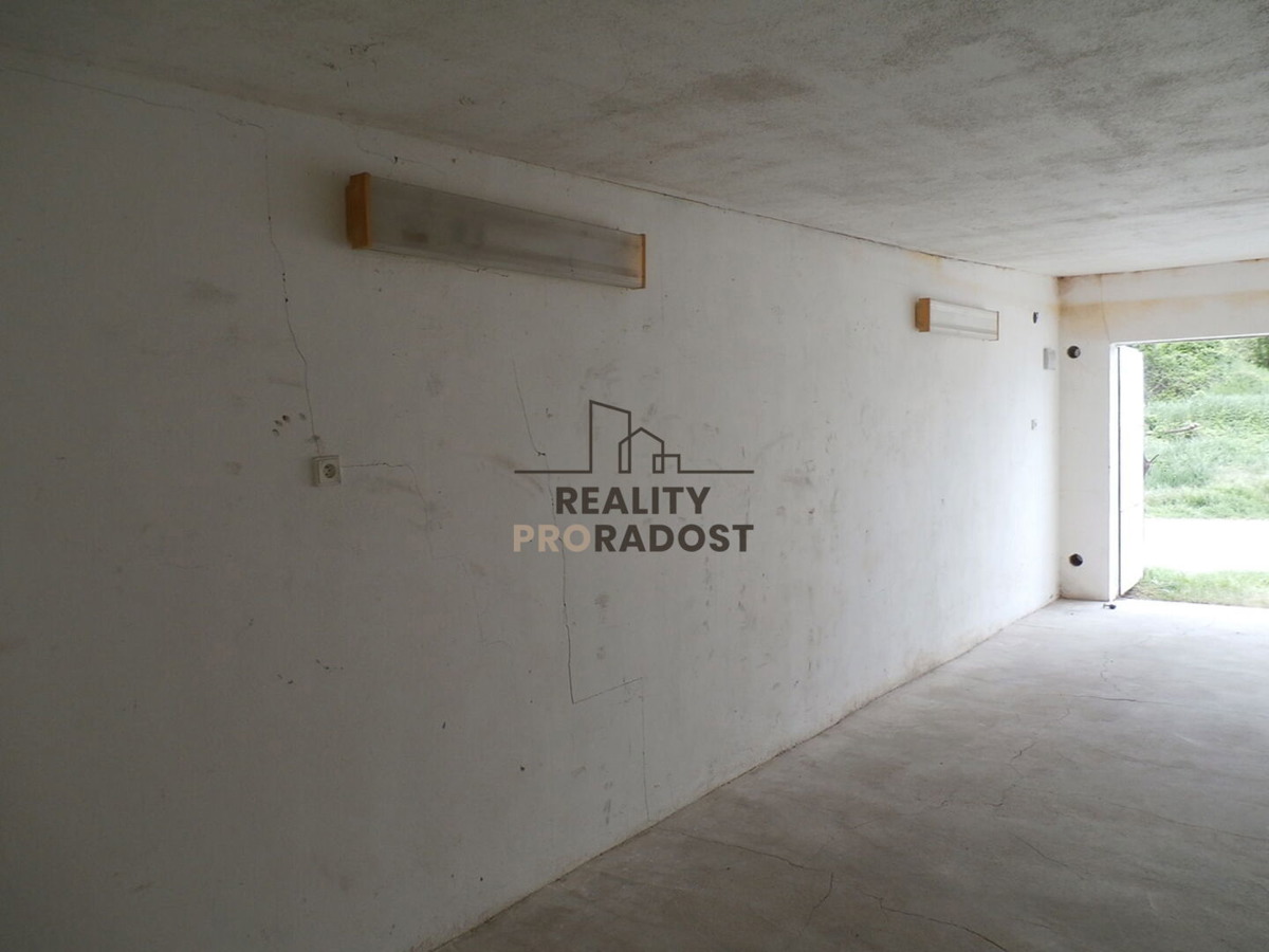 Fotografie 2 - Pronájem garáže · 31 m²