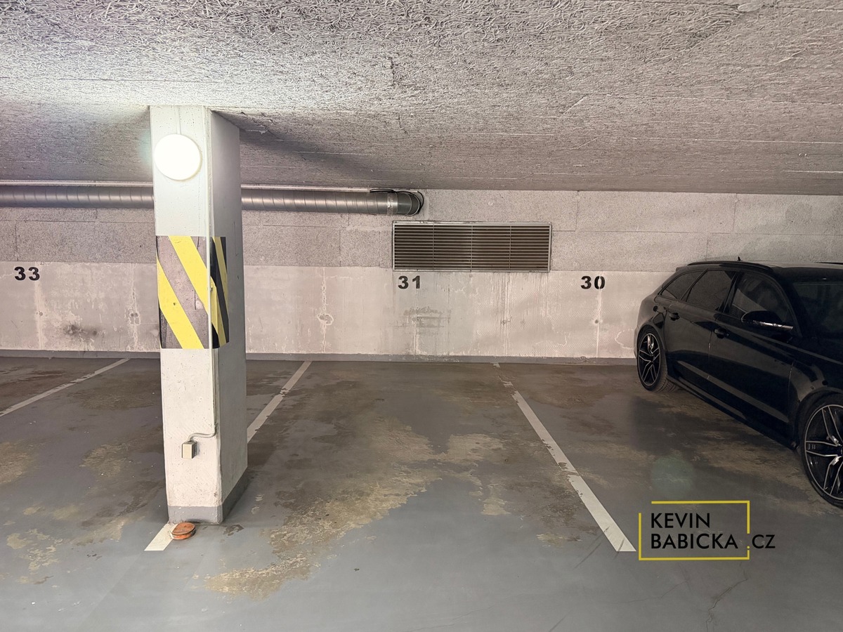 Garage cho thuê · 13 m²