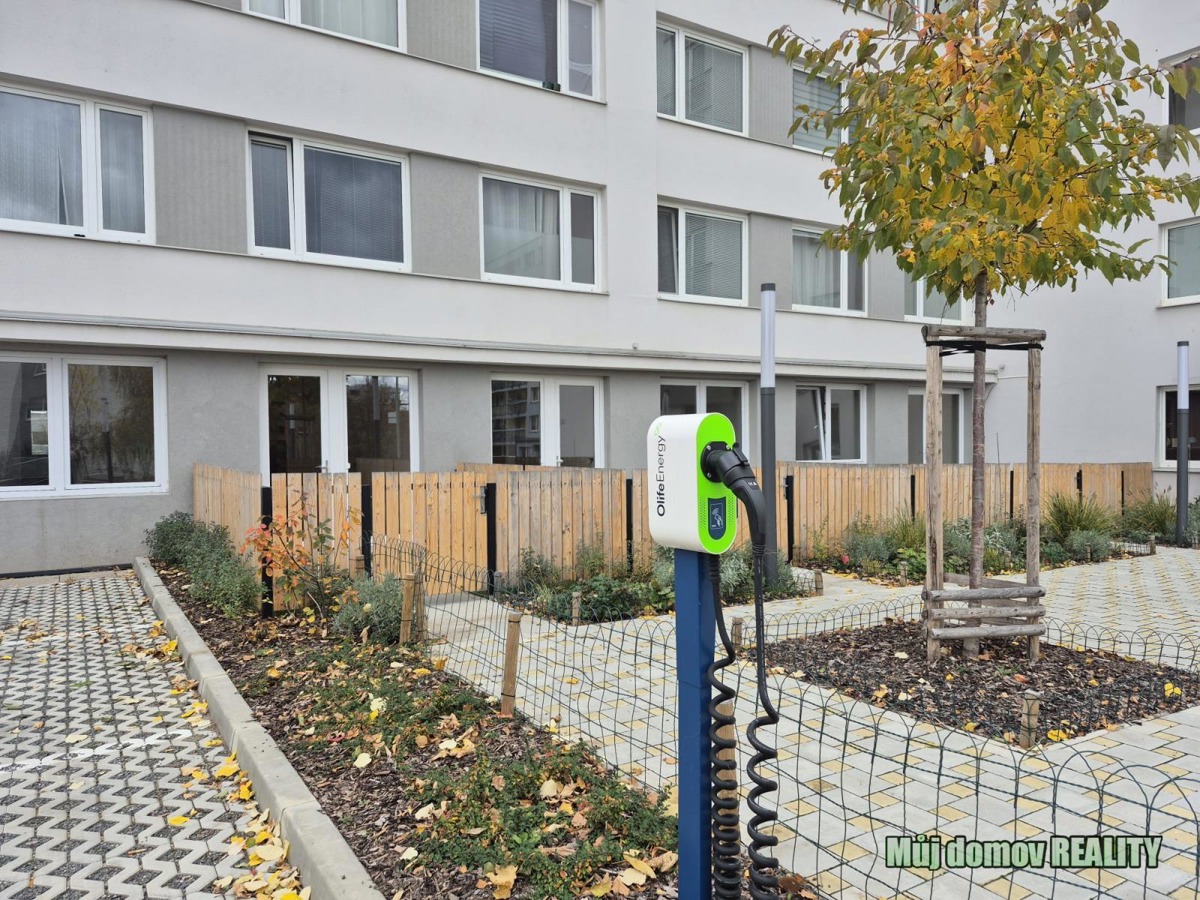 Fotografie 1 - Pronájem garáže · 11 m²