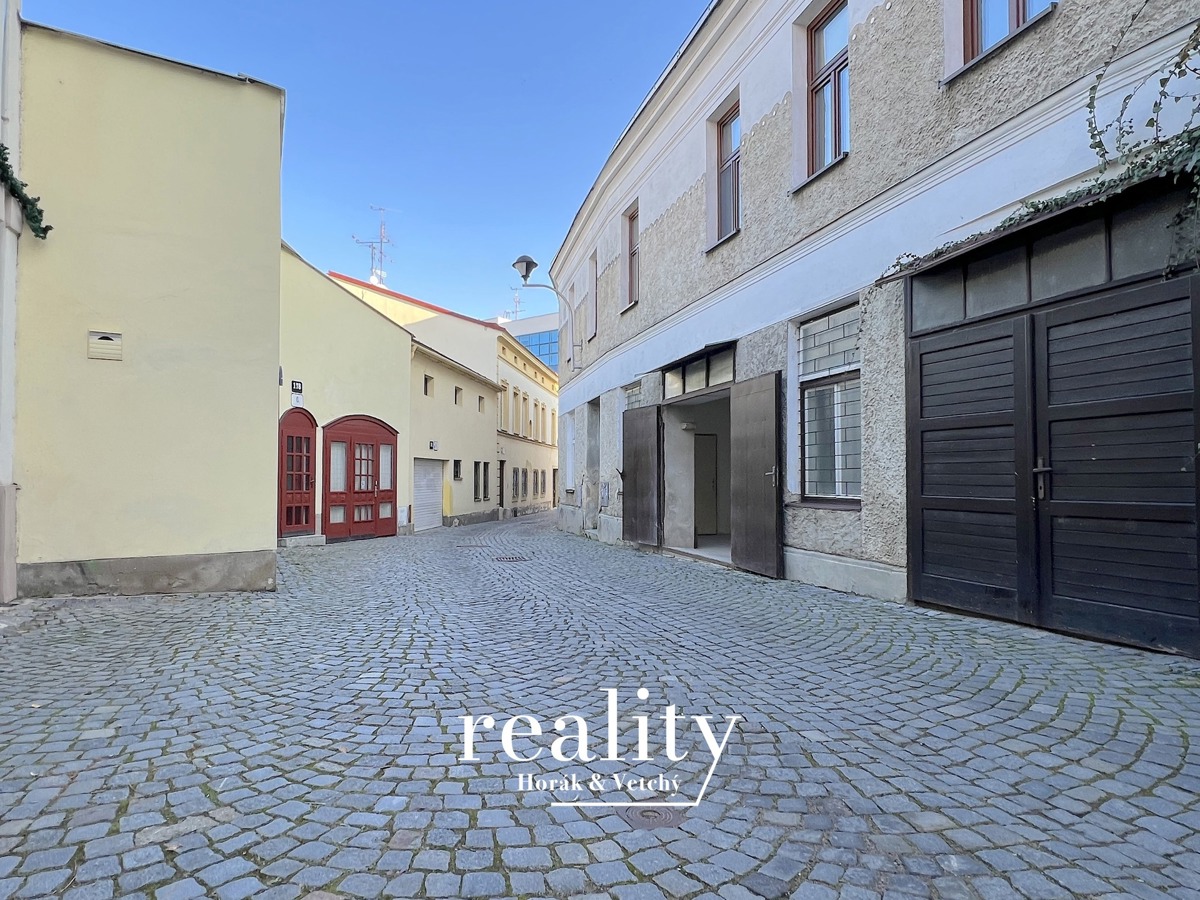 Fotografie 1 - Pronájem garáže · 22 m²