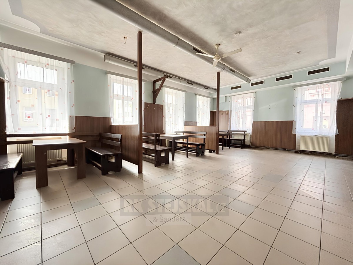 Аренда коммерческой недвижимости · 292 m²