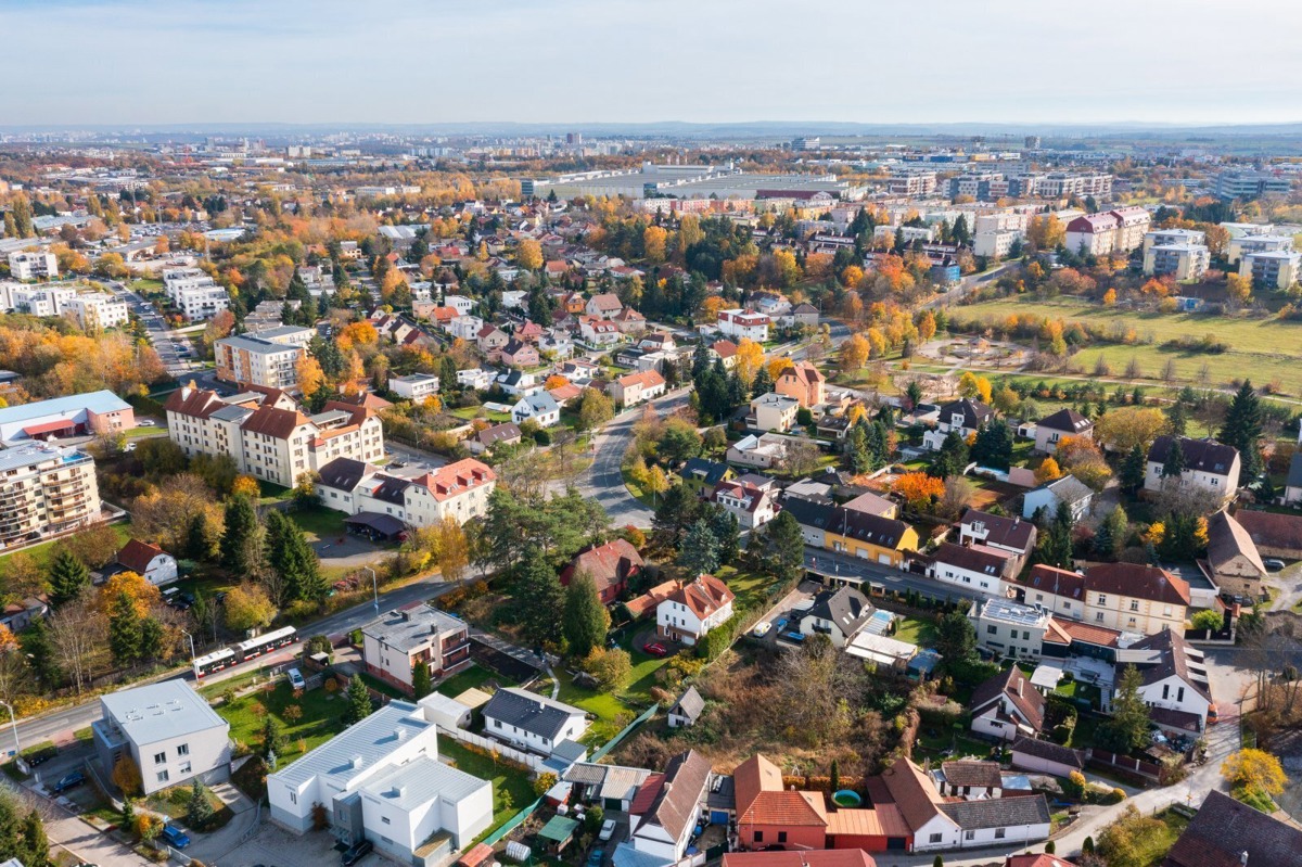 Prodej pozemku · Bydlení · 1 647 m²