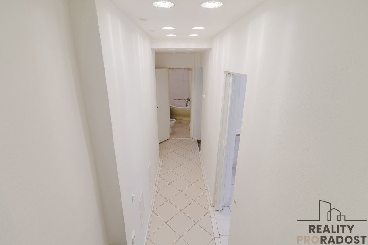 Photo 8/9