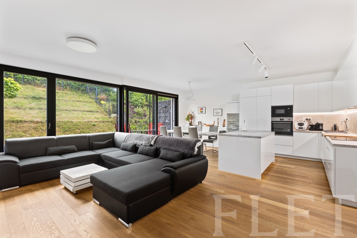 Fotografie 1 - Pronájem domu · Rodinný · 217 m² · 5 pokojů