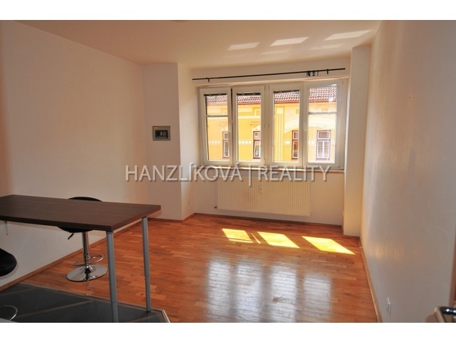 Căn hộ cho thuê · 2+kk · 35 m²