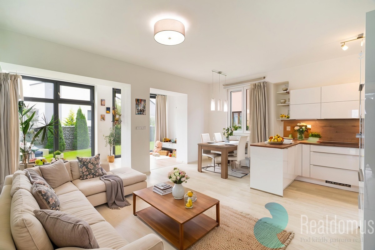 Продажа дома · Семейный дом · 163 m² · 5 комнат