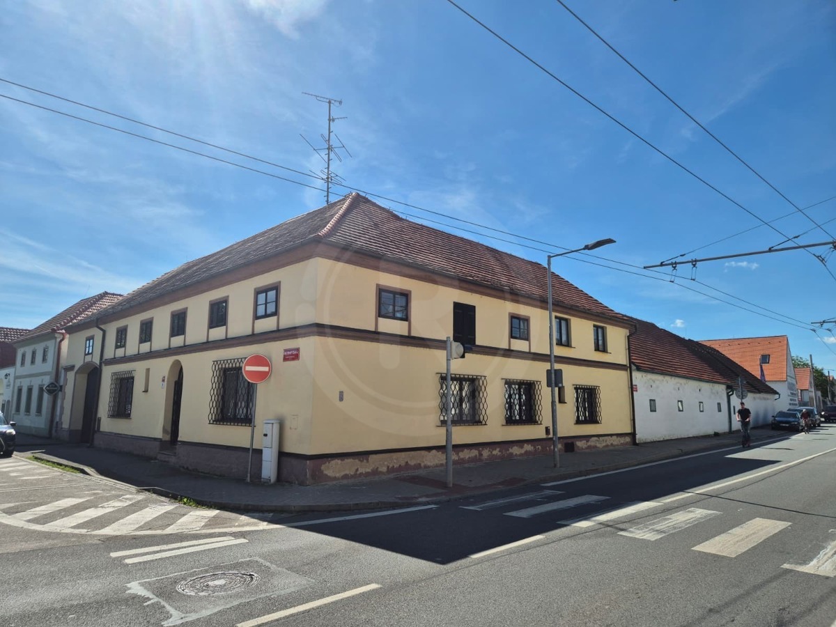 Fotografie 1 - Prodej domu · Rodinný · 1 209 m² · 6 pokojů