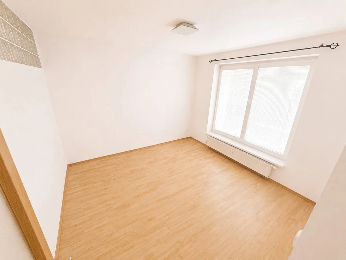 Photo 2/8