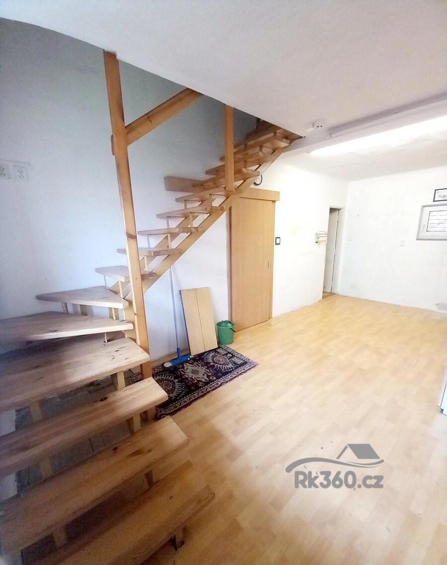 Продаж будинку · Сімейний будинок · 92 m²