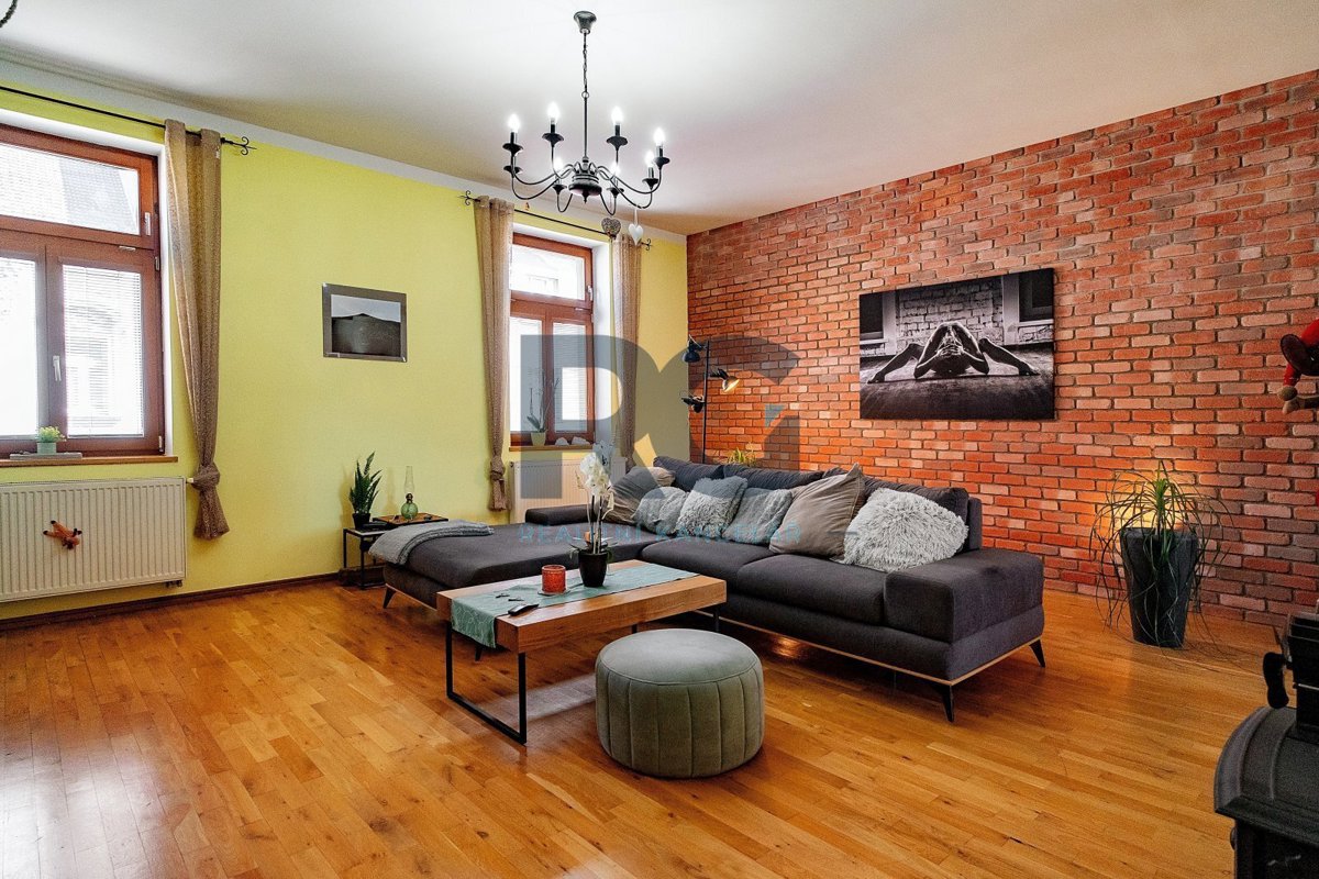 Продаж будинку · Сімейний будинок · 568 m² · 5 кімнат